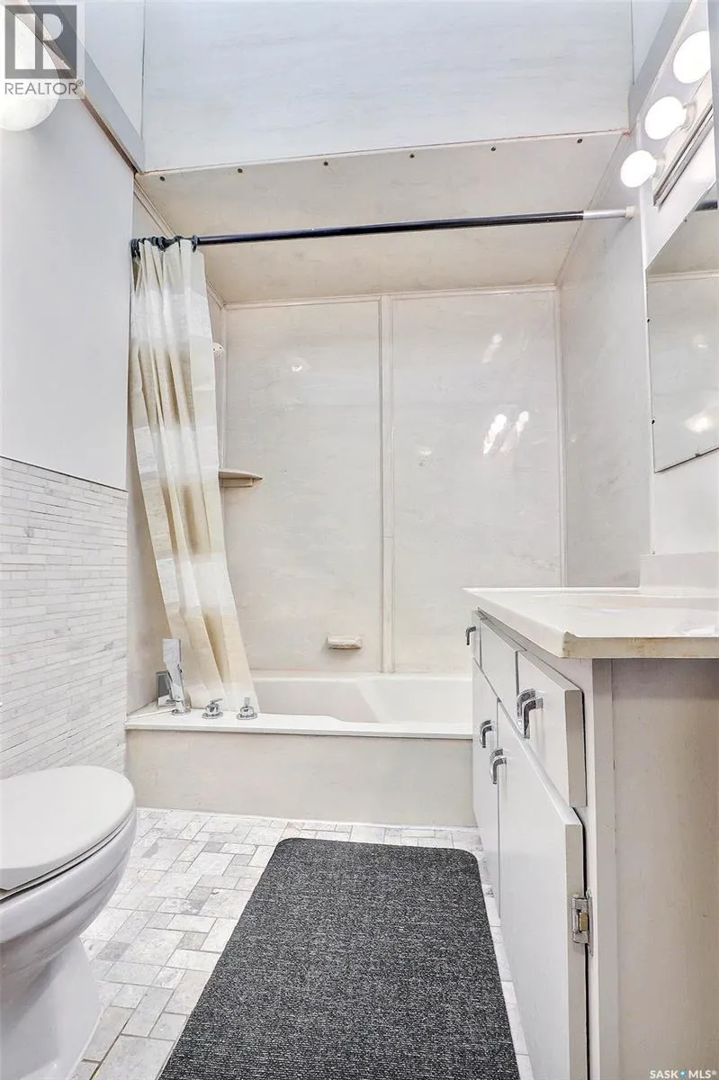 407 18th STREET W