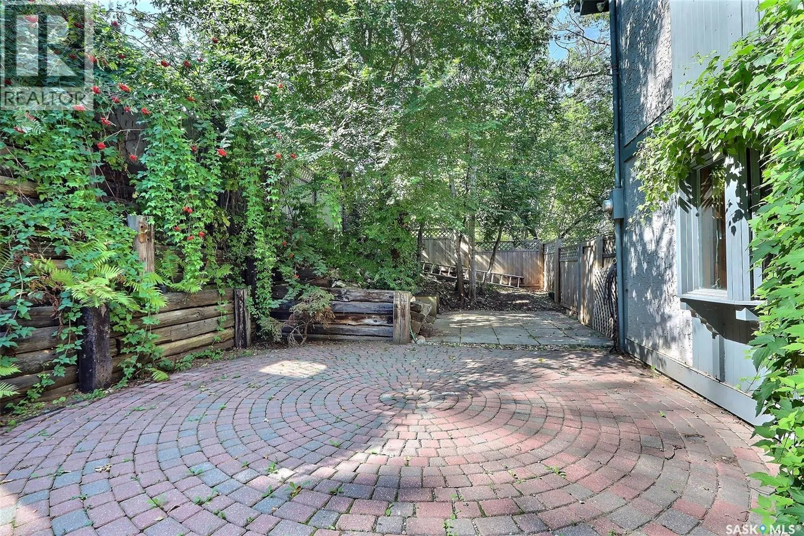 407 18th STREET W