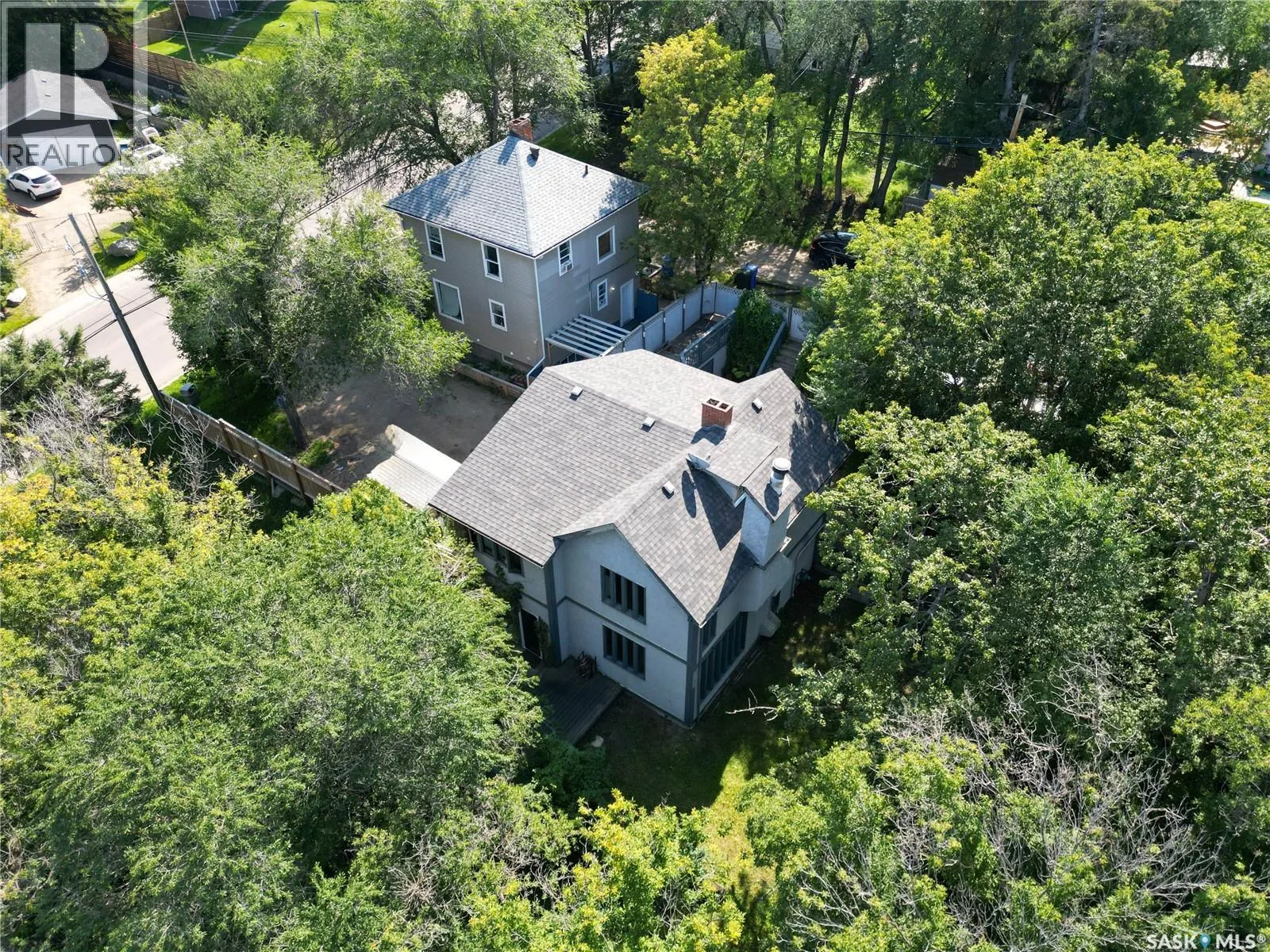 407 18th STREET W