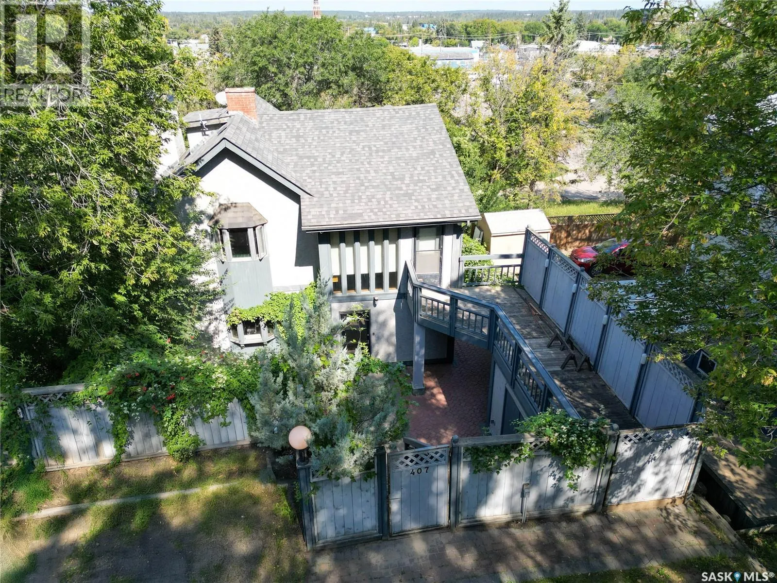 407 18th STREET W
