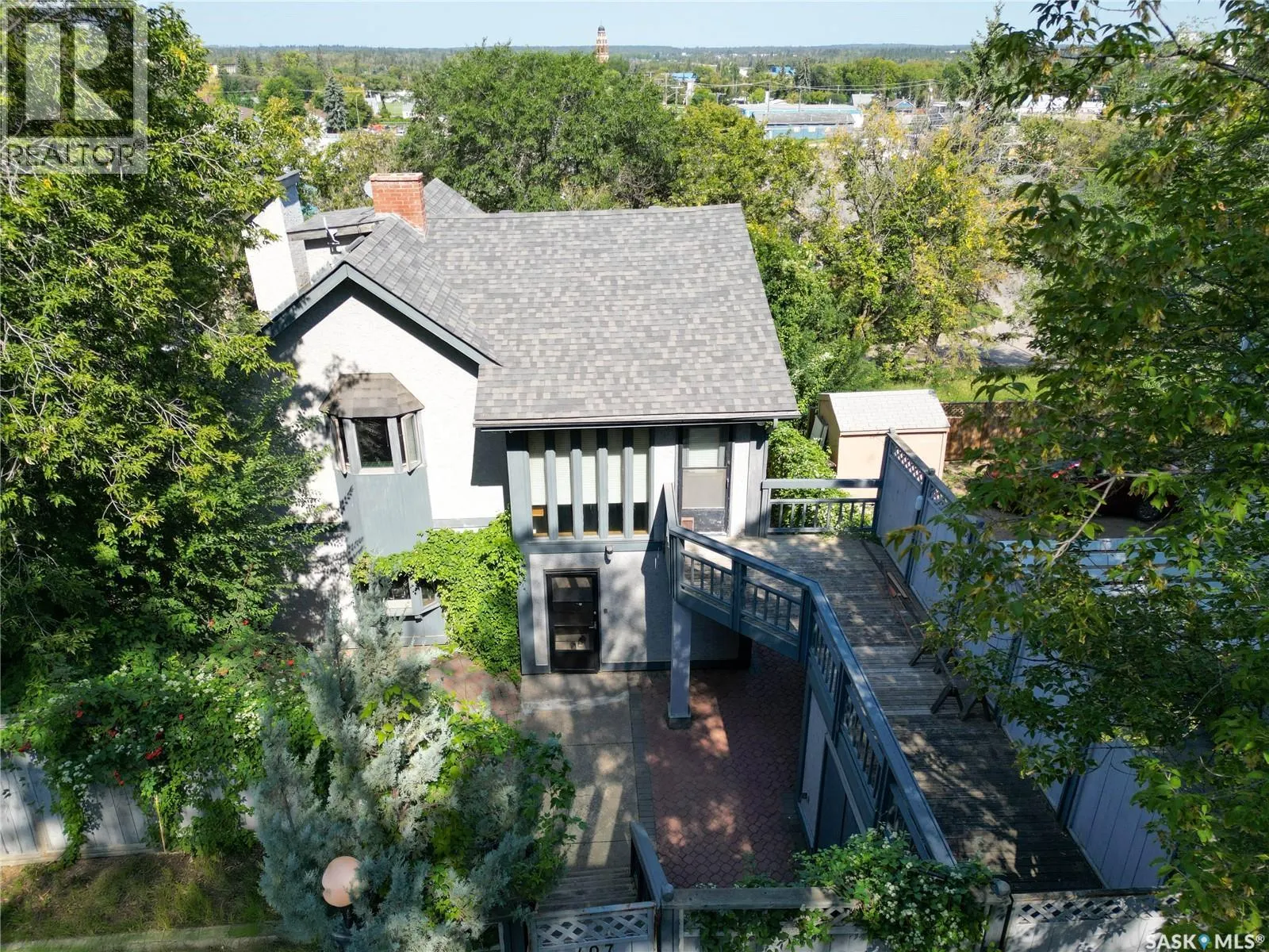 407 18th STREET W