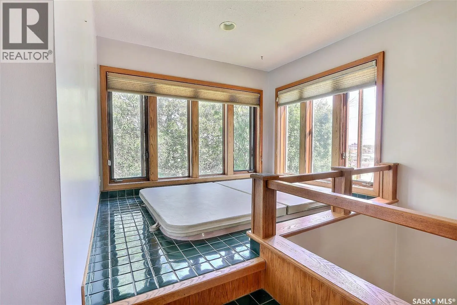 407 18th STREET W