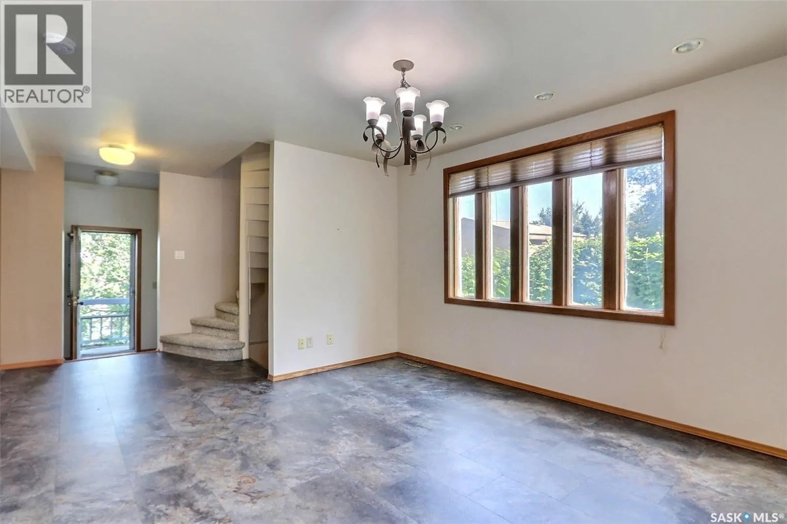 407 18th STREET W