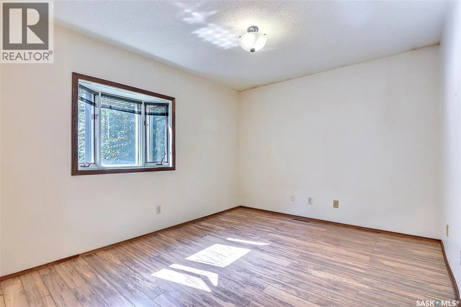 407 18th STREET W