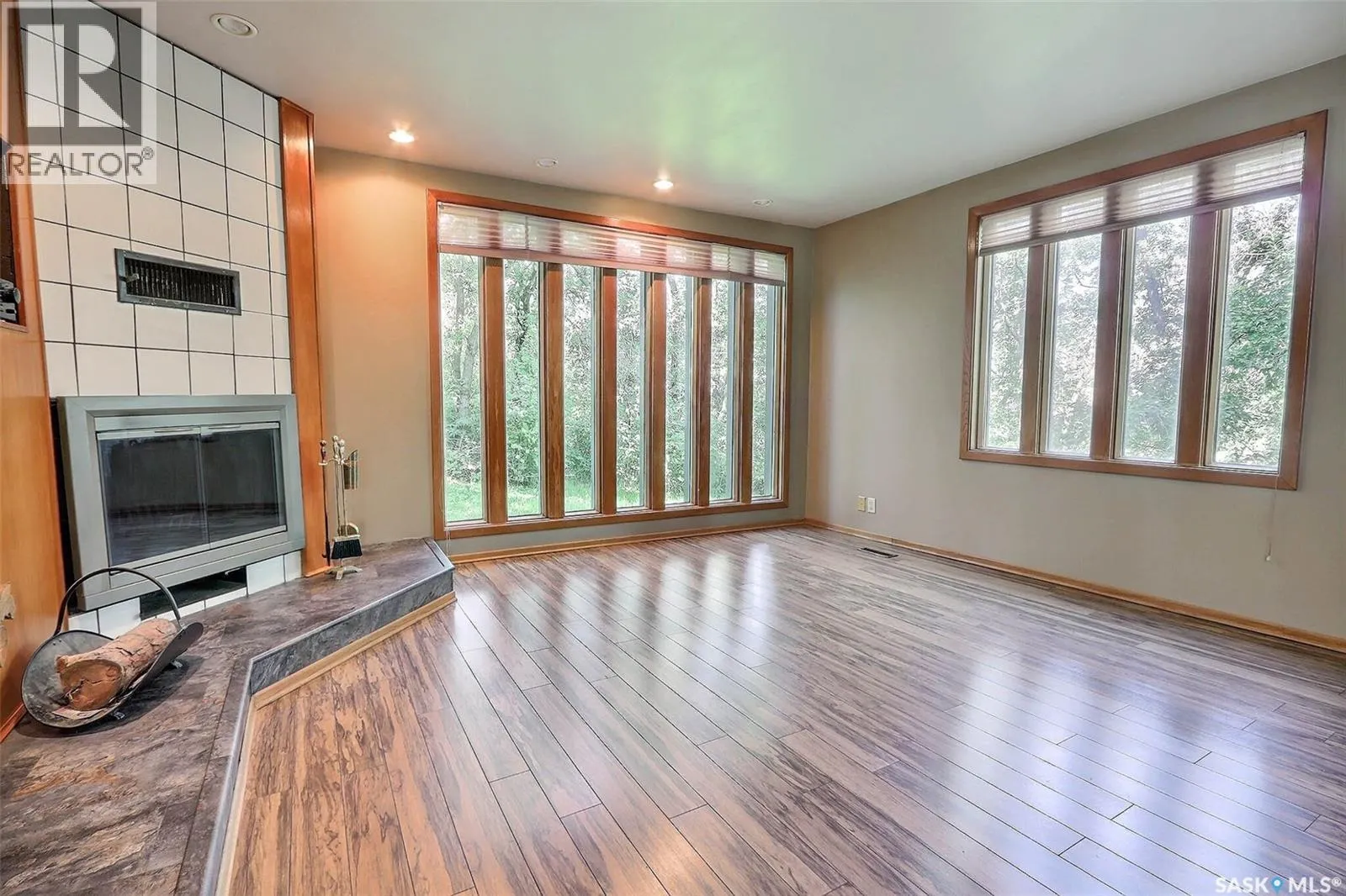 407 18th STREET W