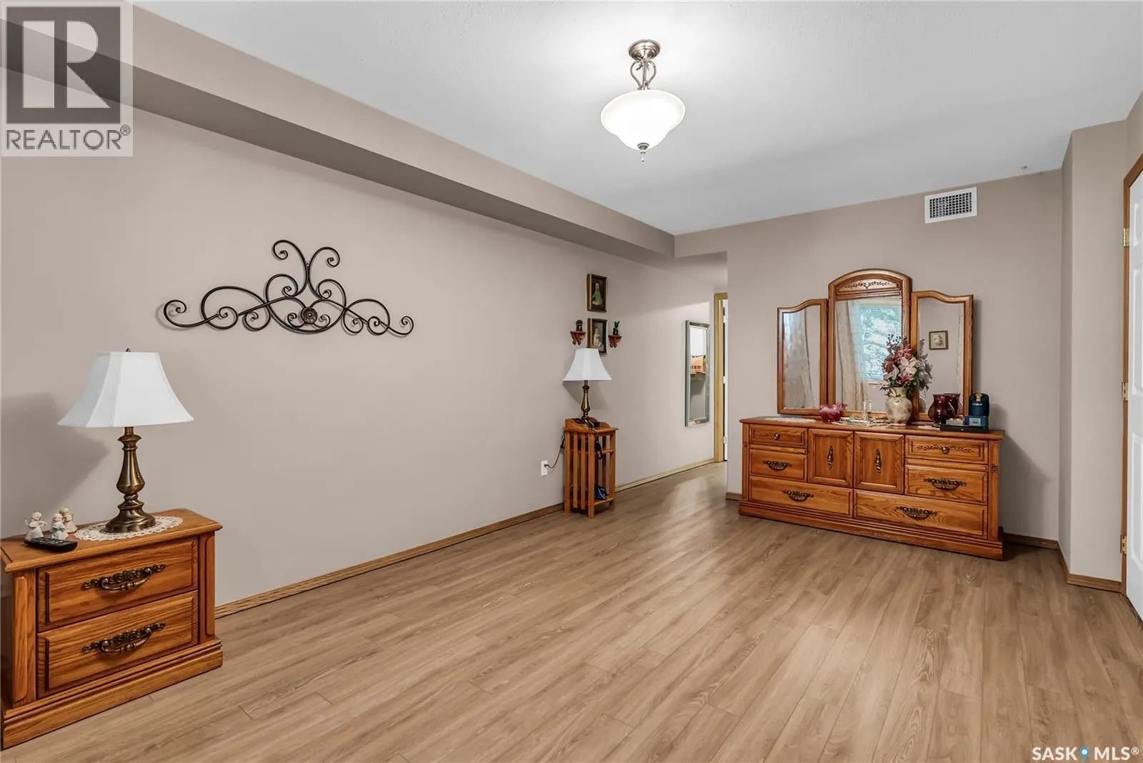 124 305 Pinehouse DRIVE