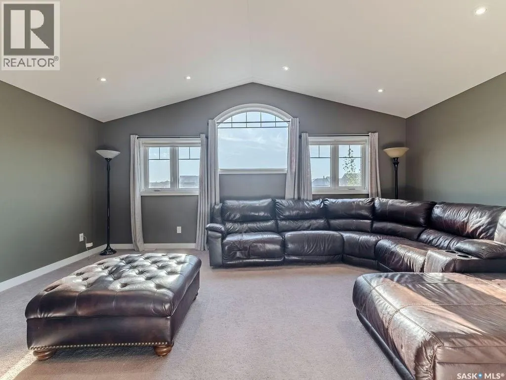 407 Gillies WAY