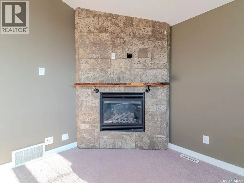 407 Gillies WAY