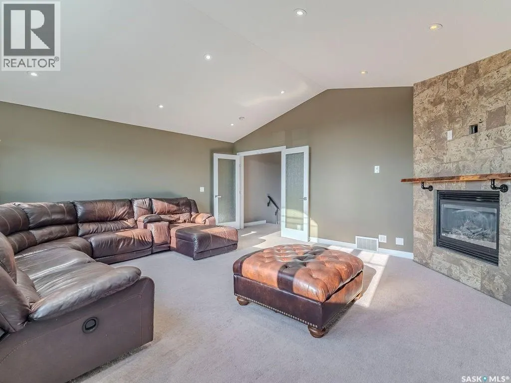 407 Gillies WAY