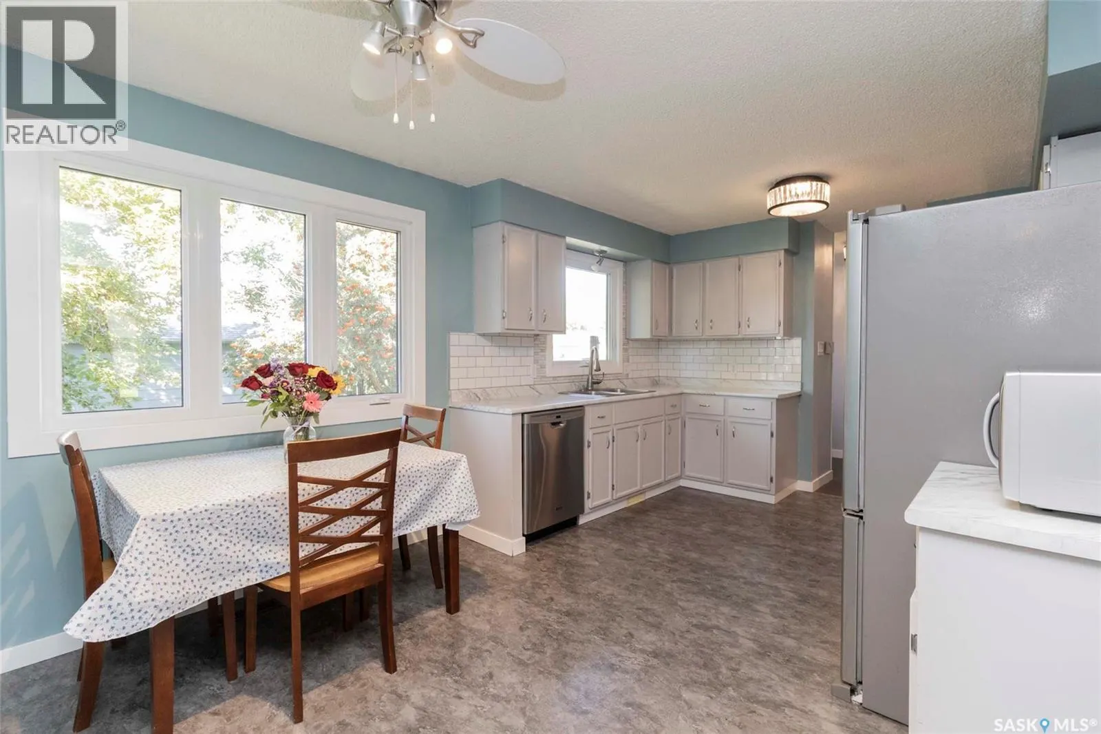 217 2nd STREET E
