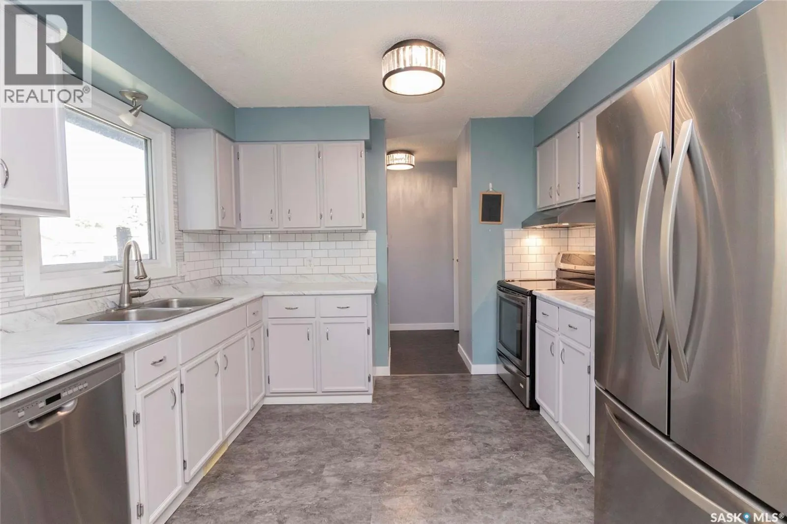 217 2nd STREET E