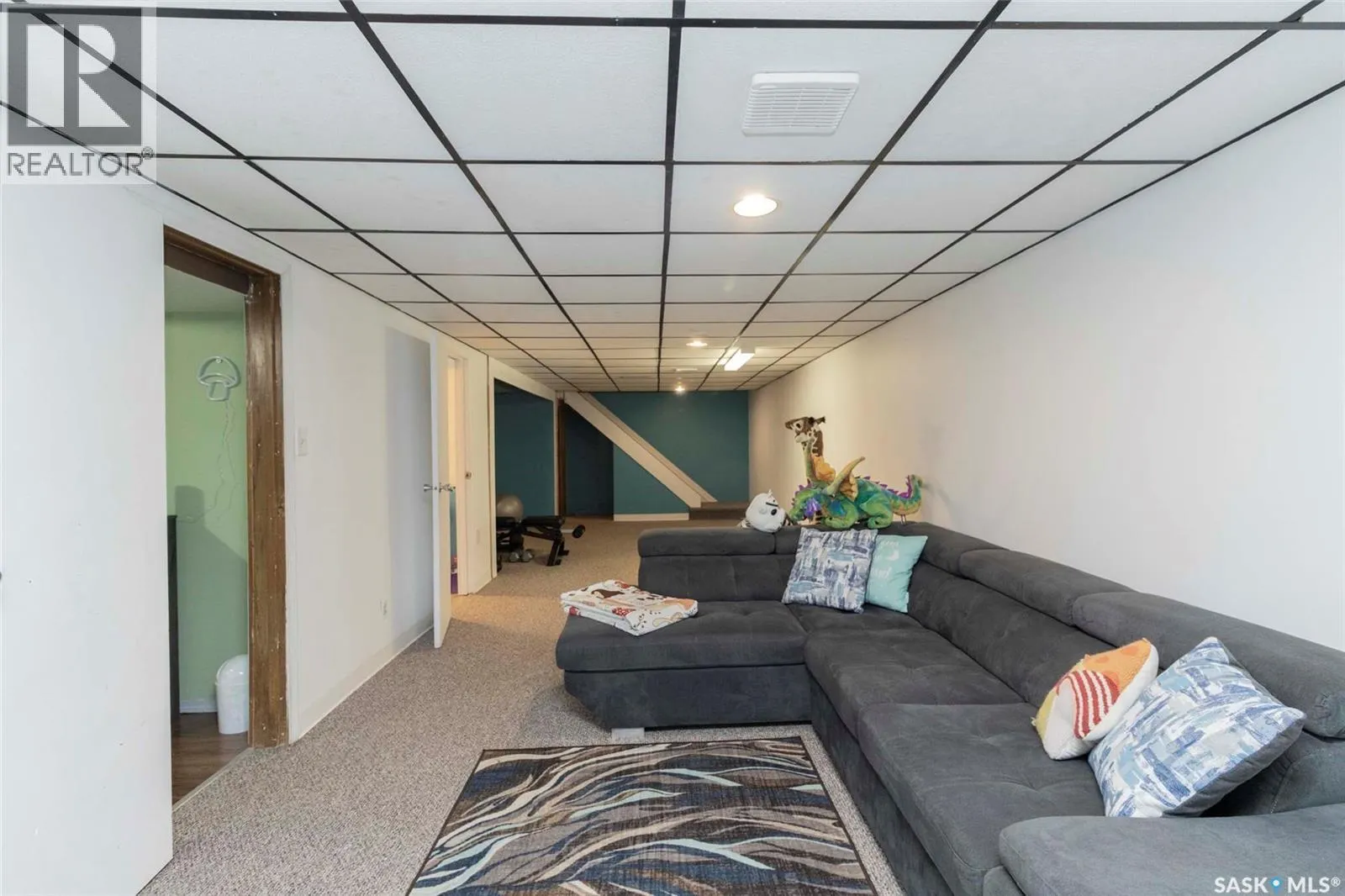 217 2nd STREET E