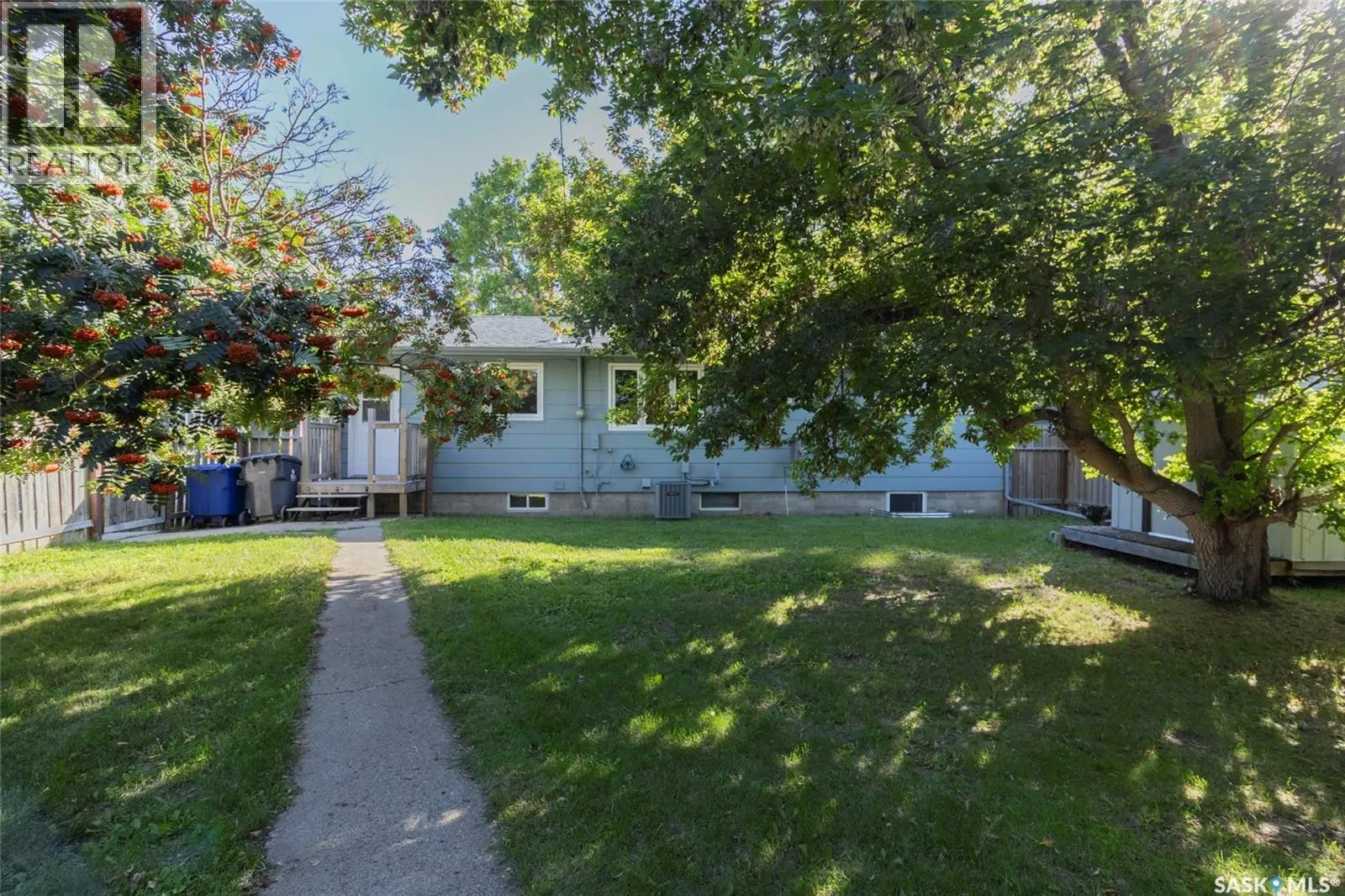217 2nd STREET E