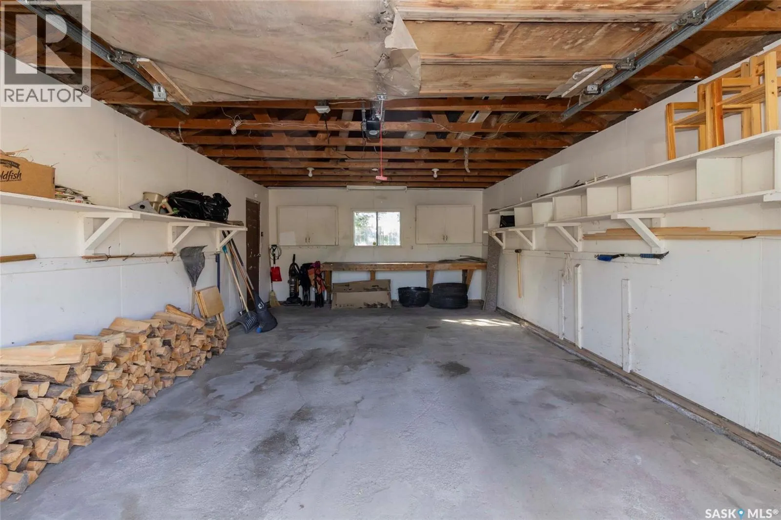 217 2nd STREET E