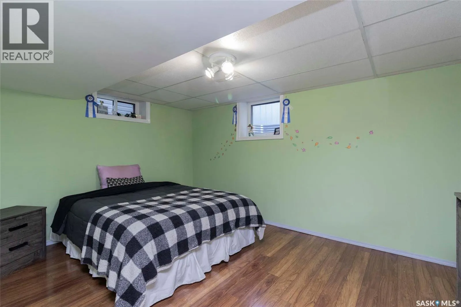 217 2nd STREET E