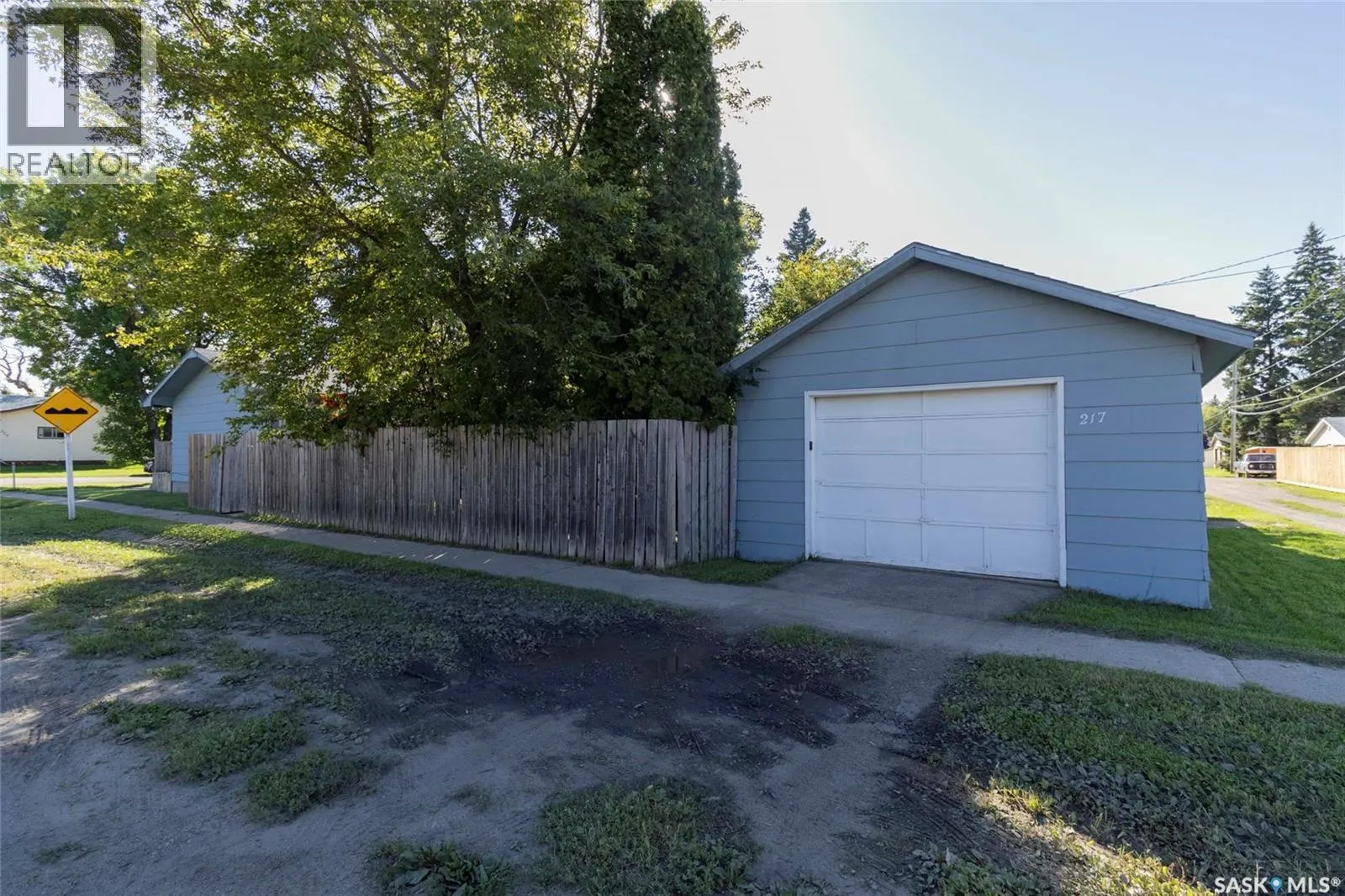 217 2nd STREET E