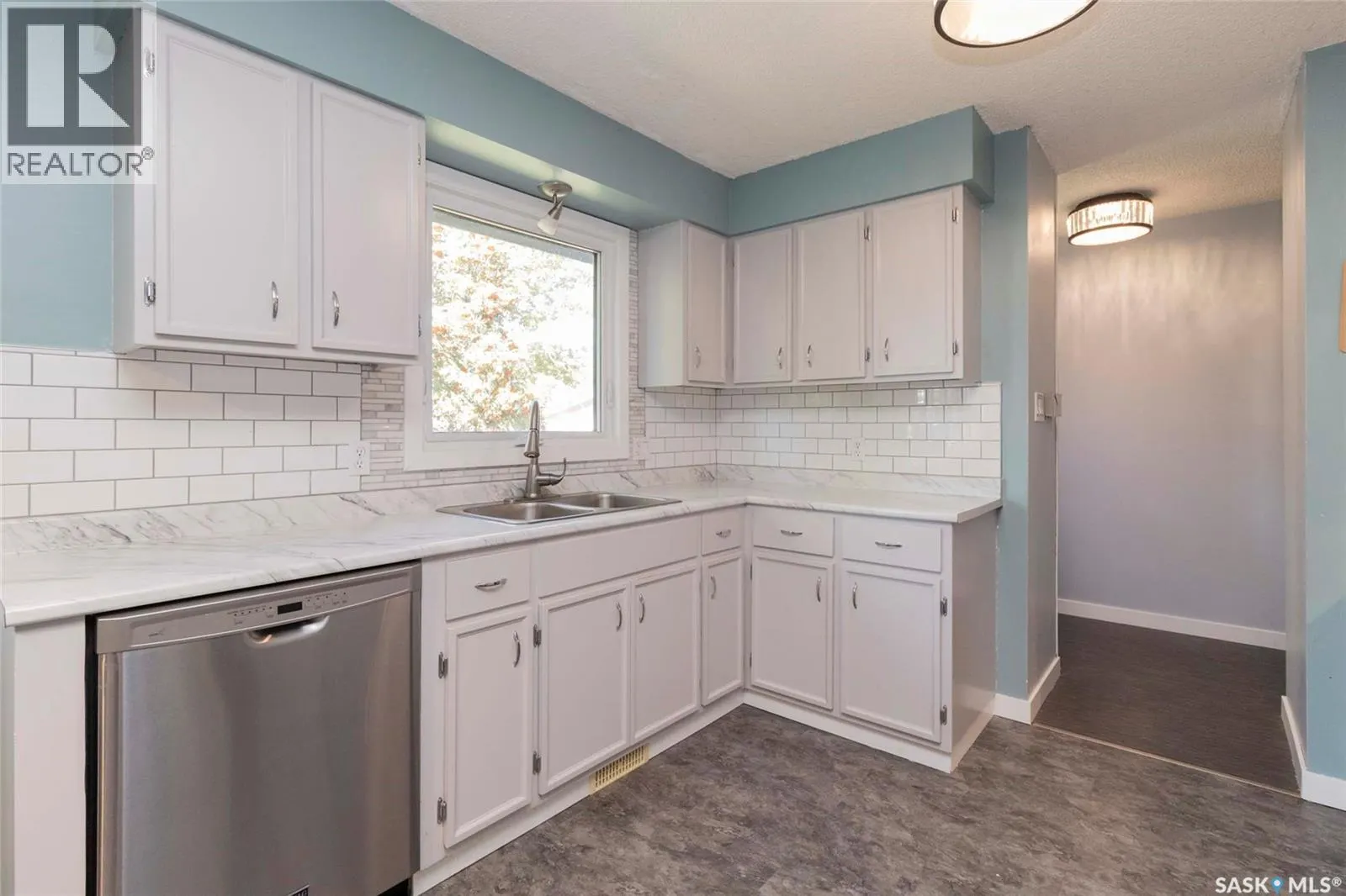 217 2nd STREET E