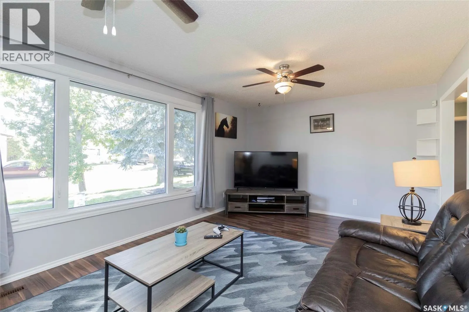 217 2nd STREET E