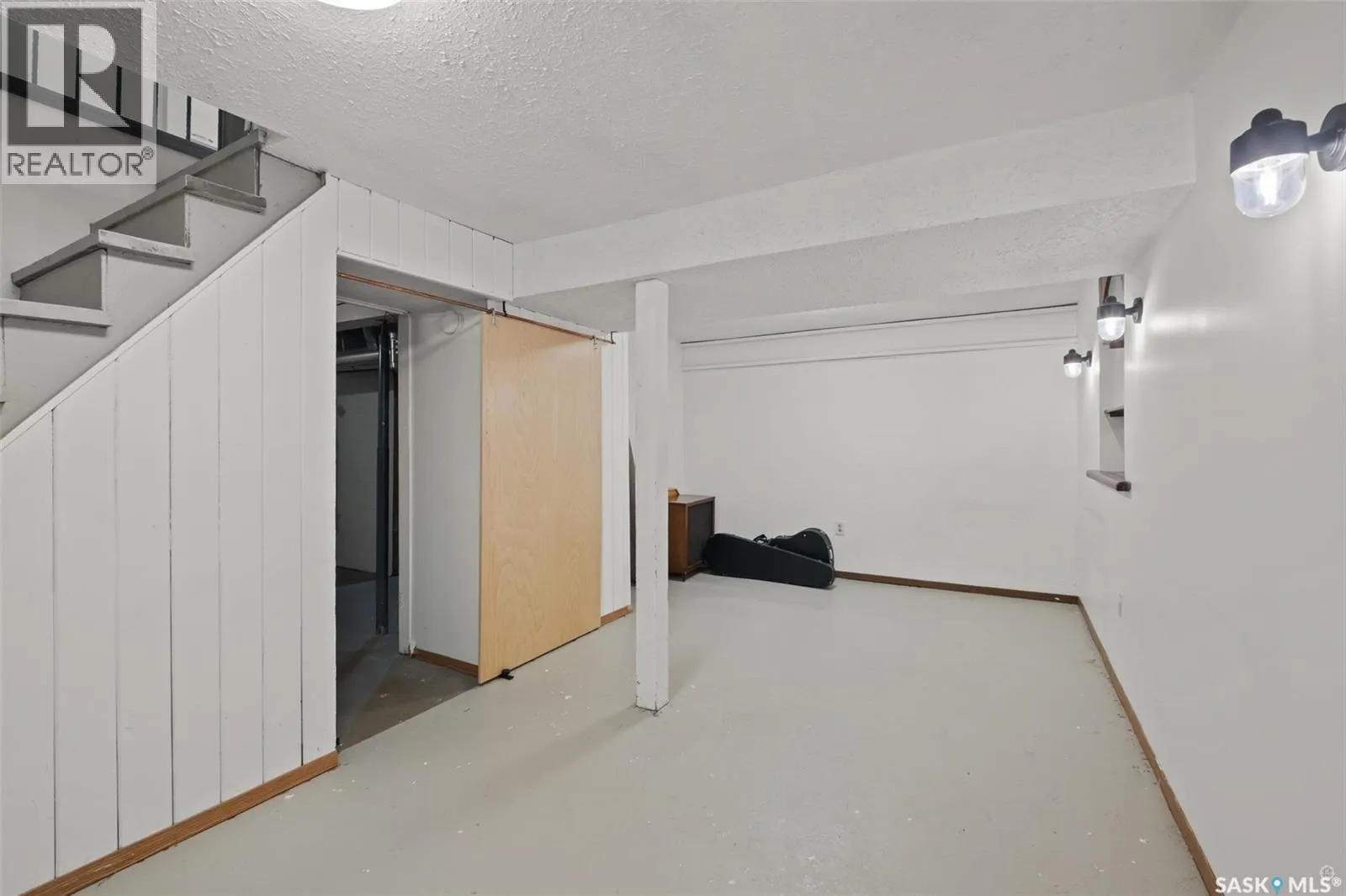 745 4th STREET E