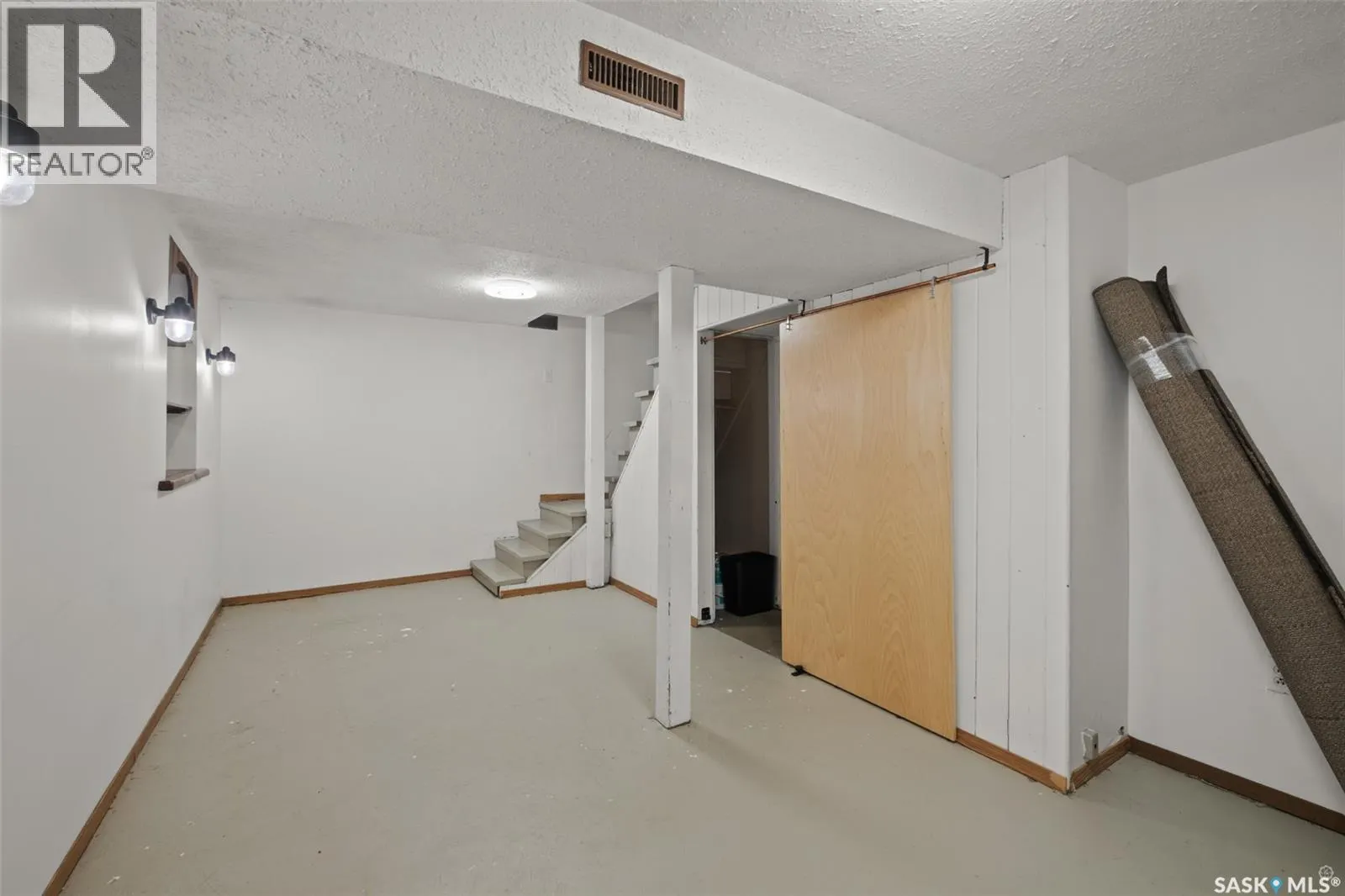 745 4th STREET E