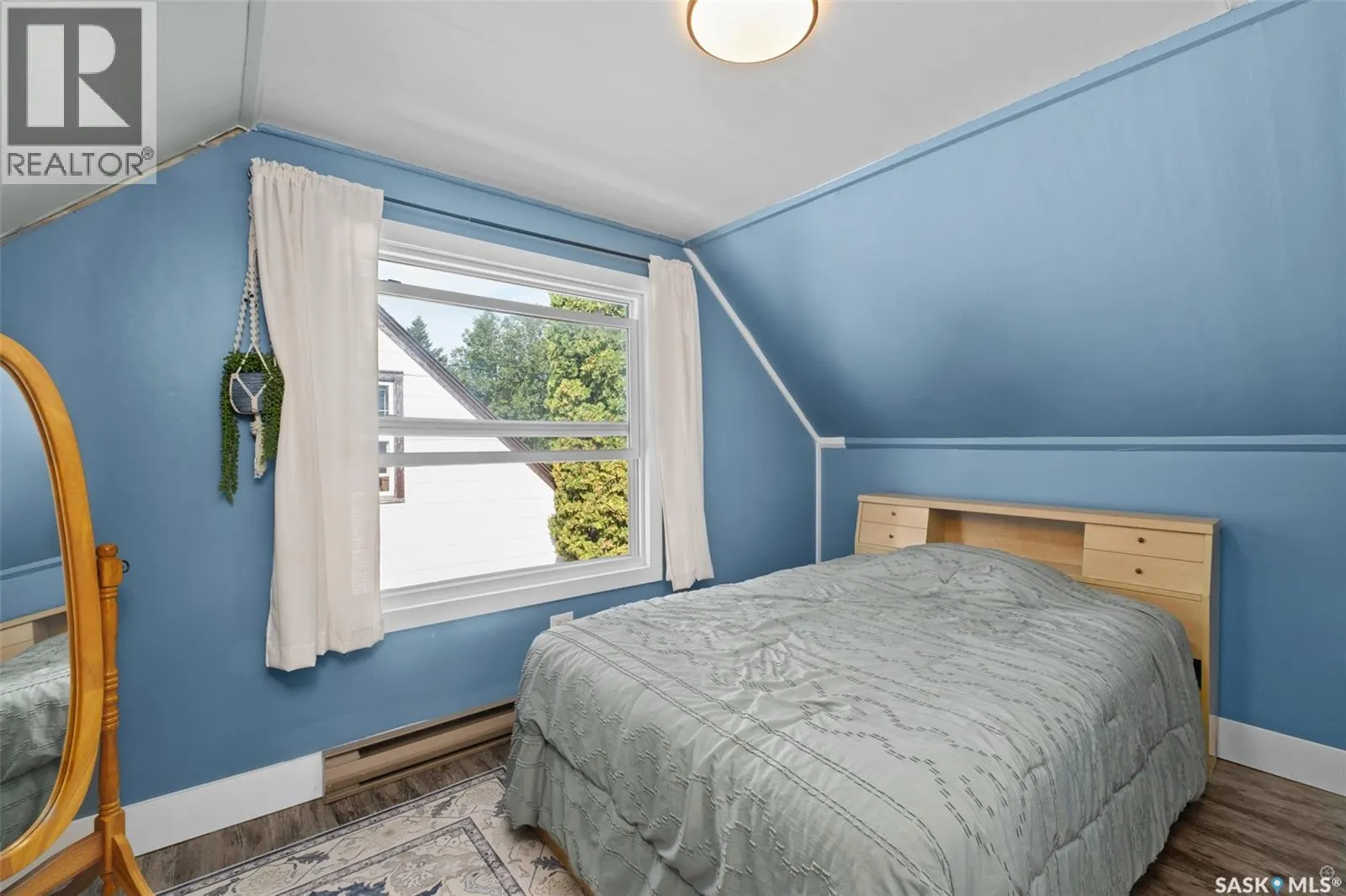 745 4th STREET E