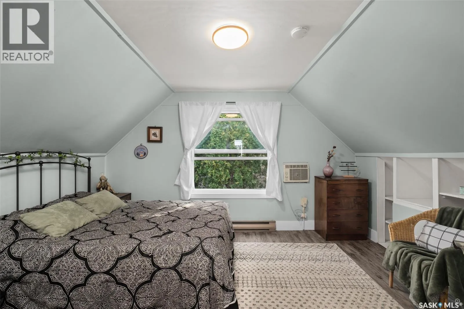745 4th STREET E