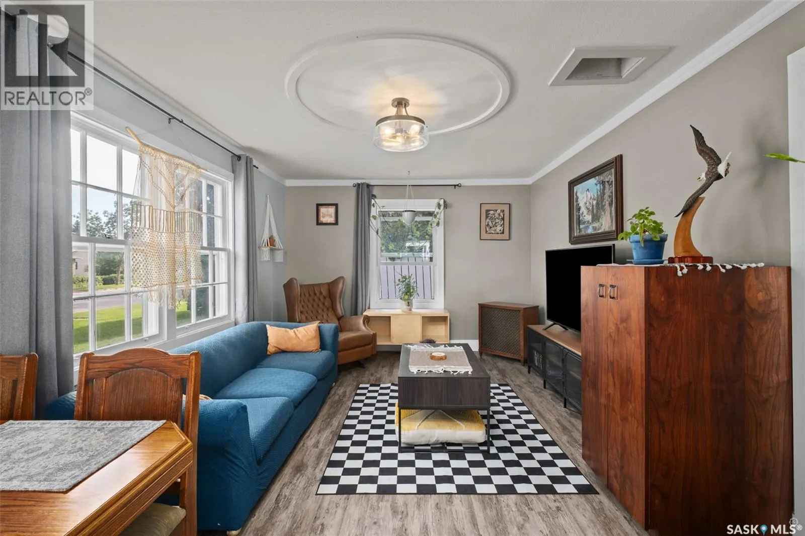 745 4th STREET E