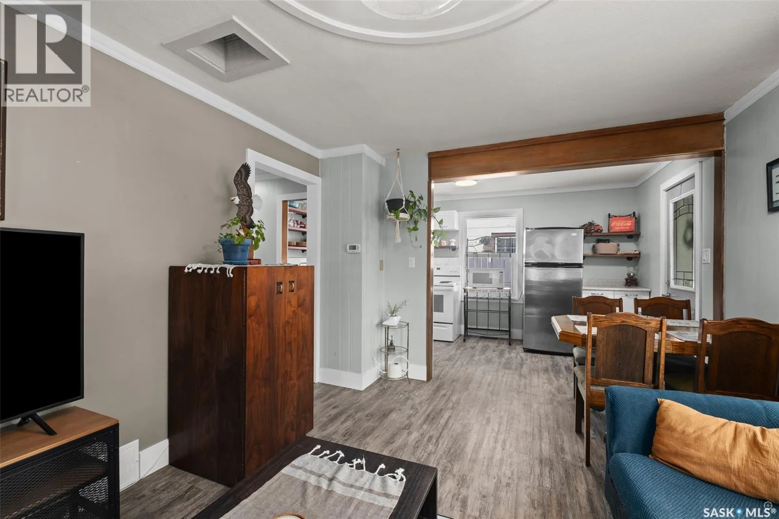 745 4th STREET E