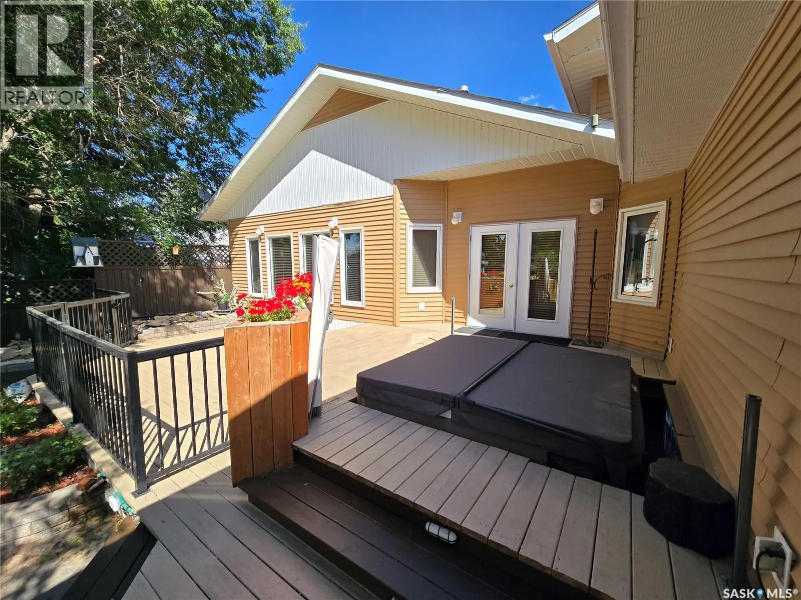 605 Elgin STREET
