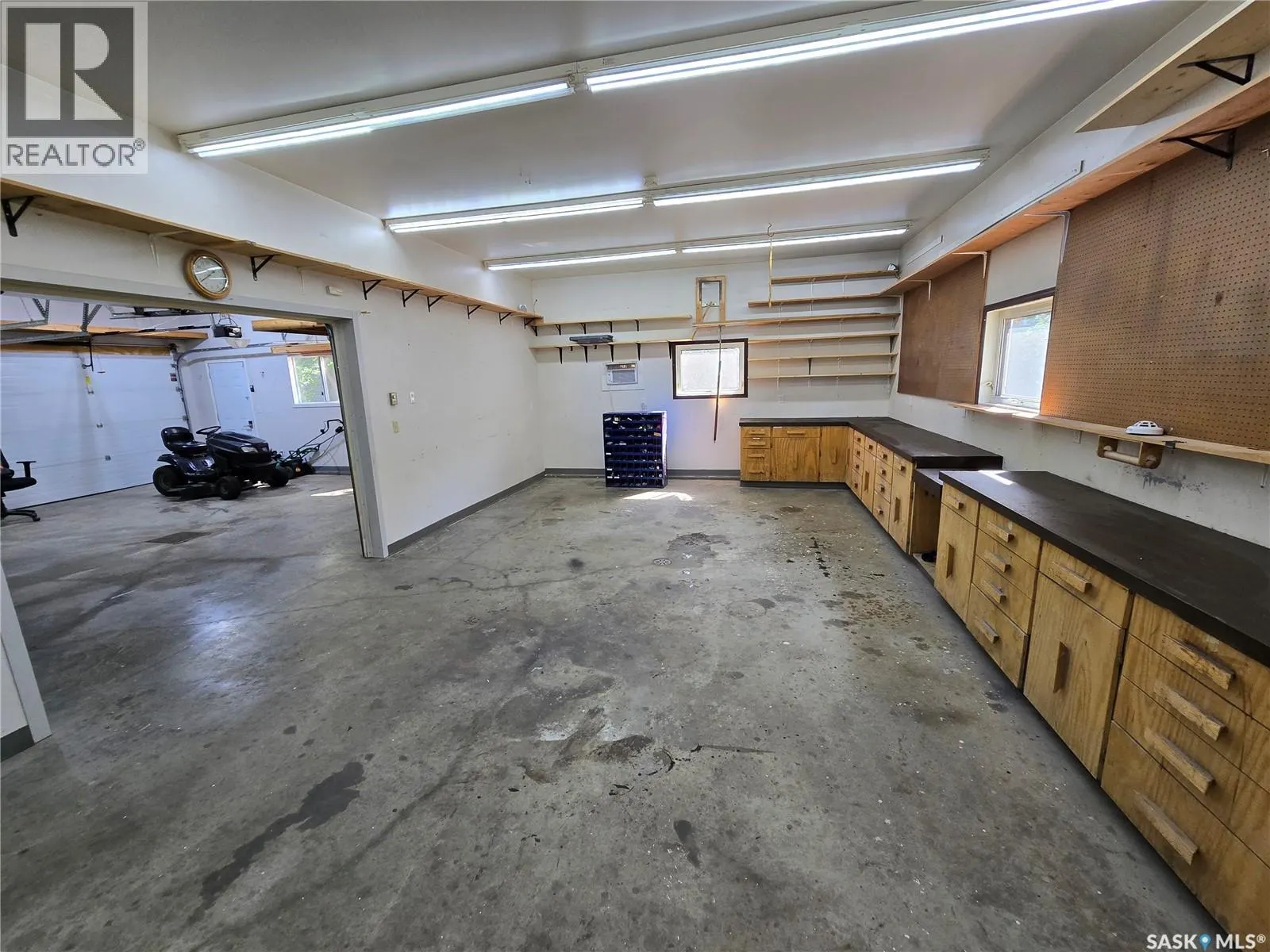 605 Elgin STREET