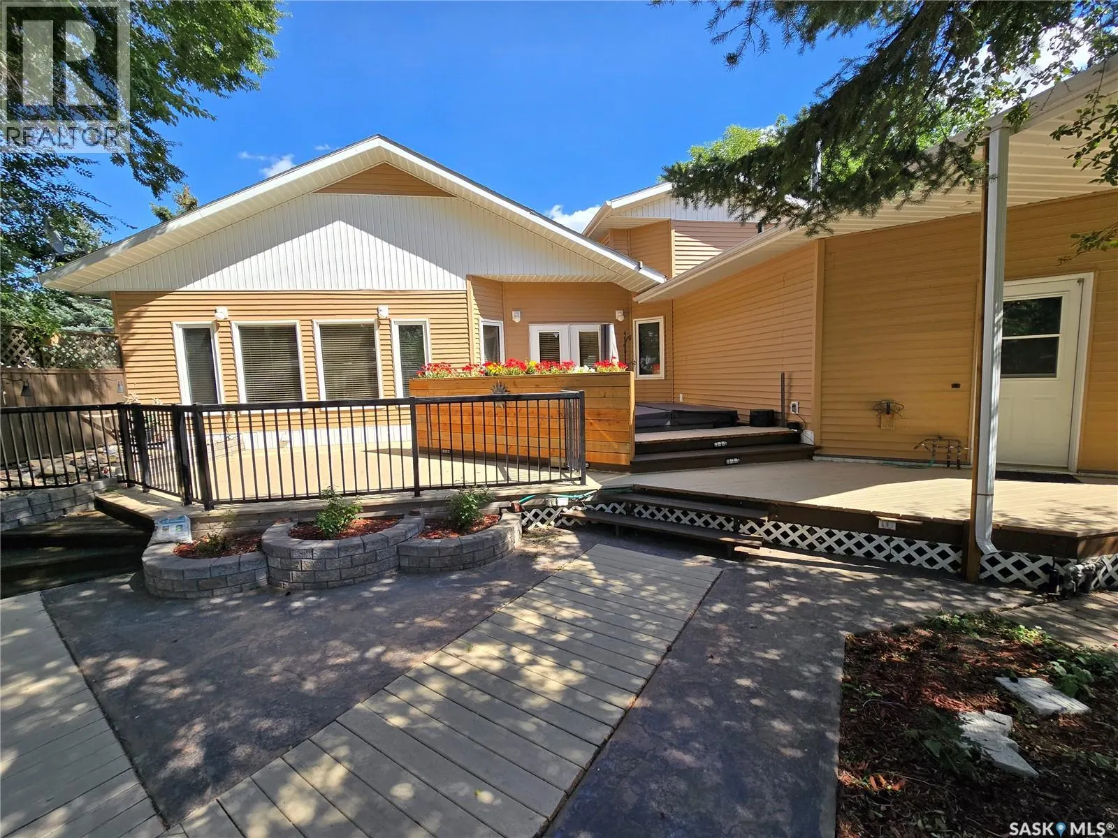 605 Elgin STREET