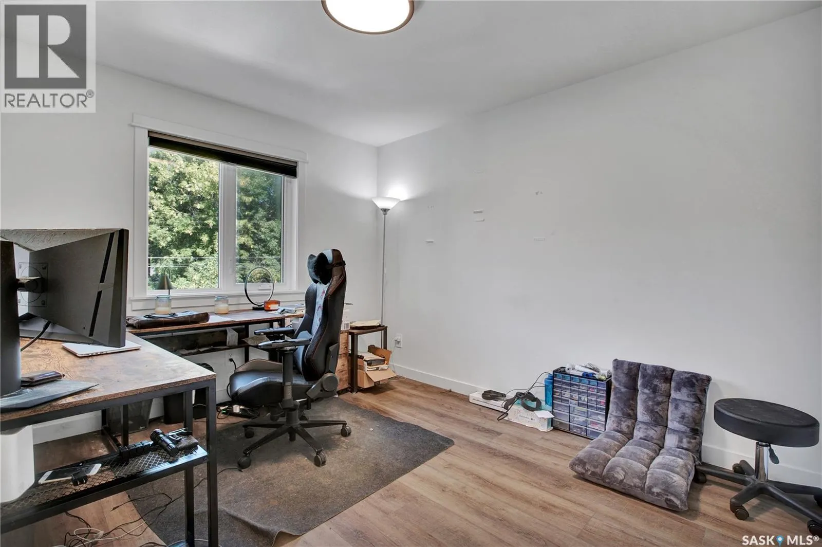 525 4th STREET E
