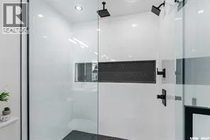 525 4th STREET E