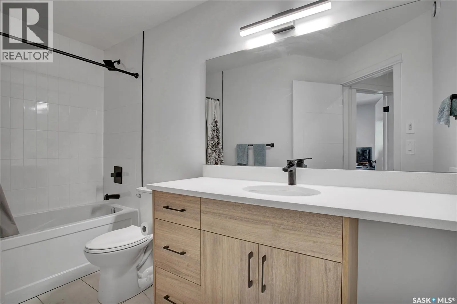 525 4th STREET E