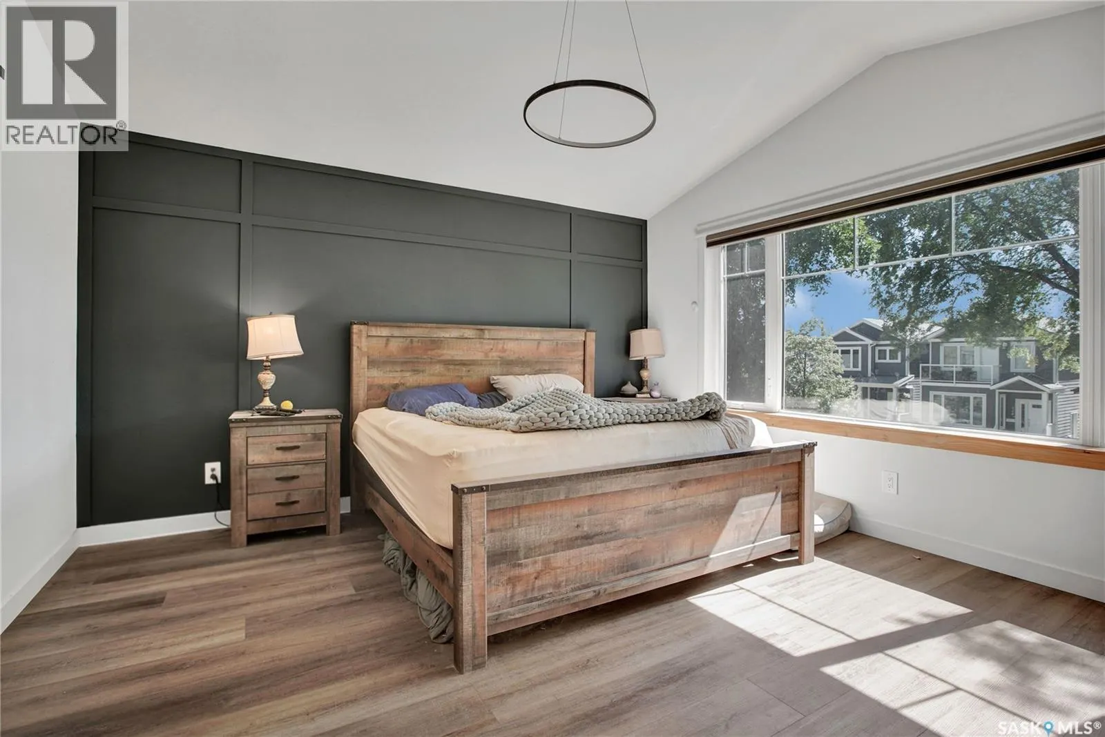 525 4th STREET E