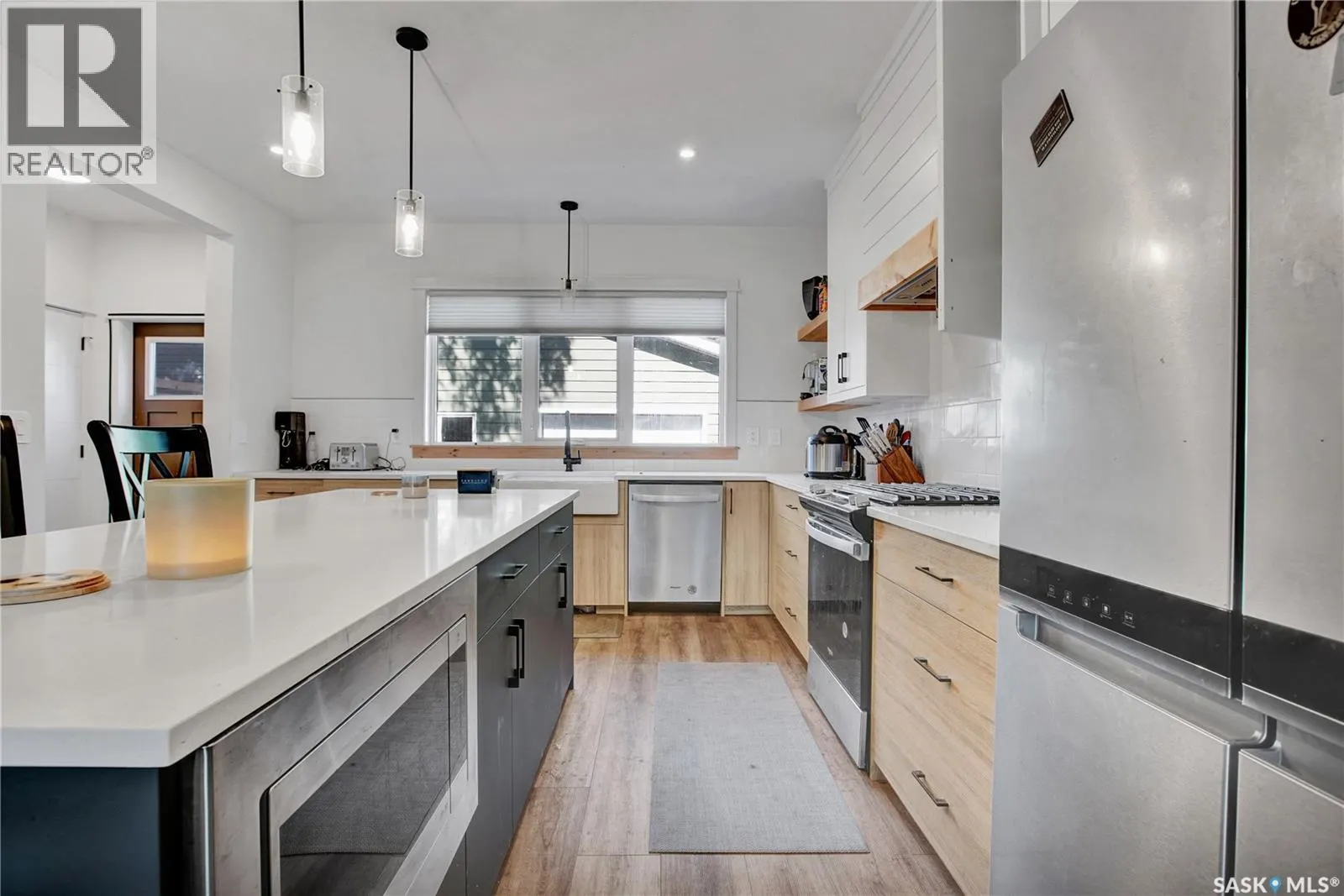 525 4th STREET E