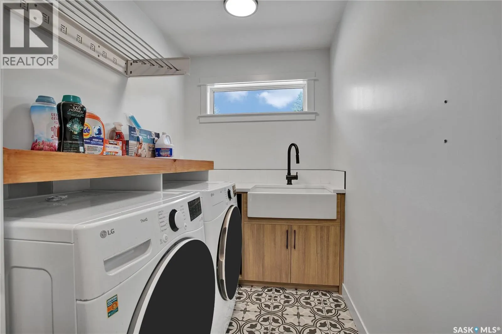 525 4th STREET E