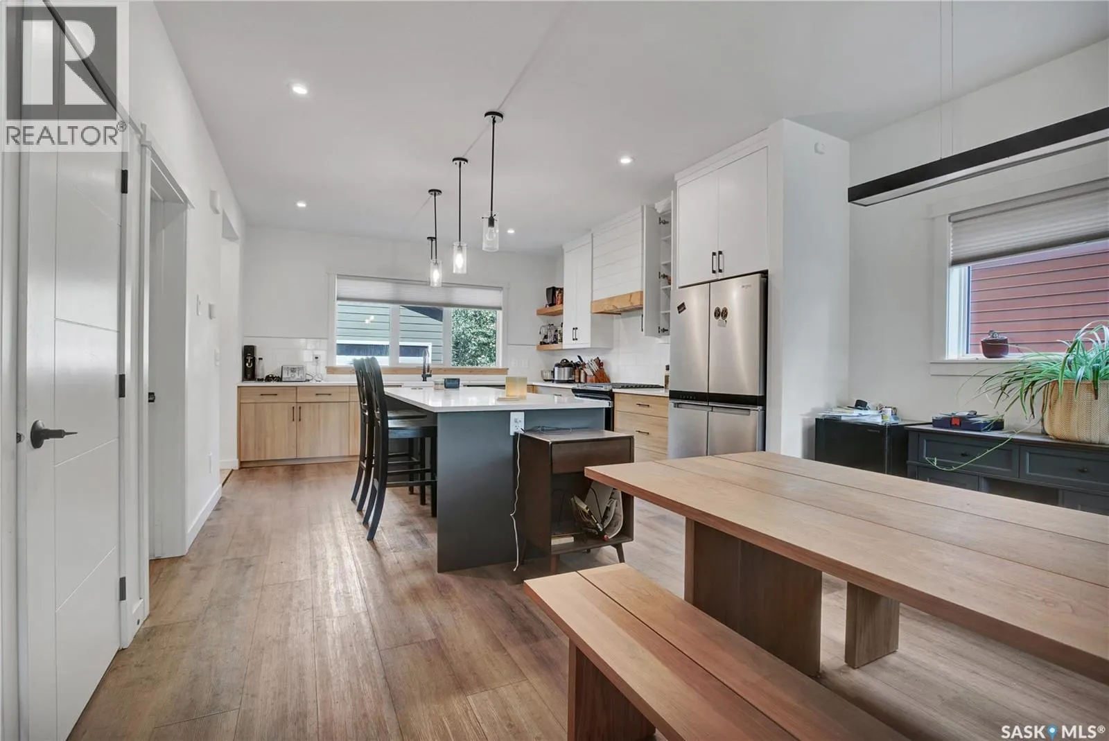 525 4th STREET E