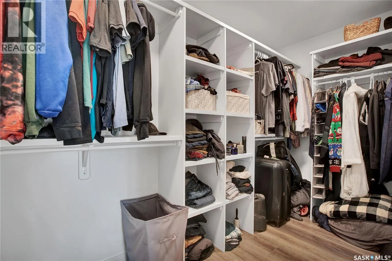 525 4th STREET E