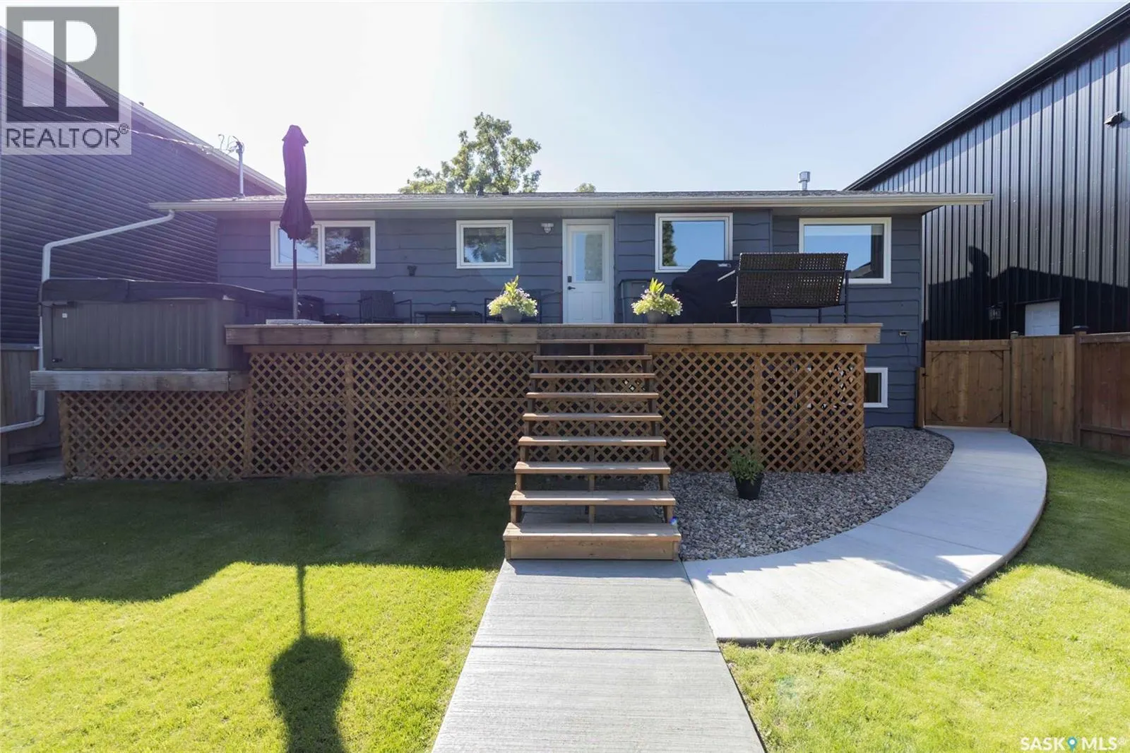 1618 Alexandra AVENUE
