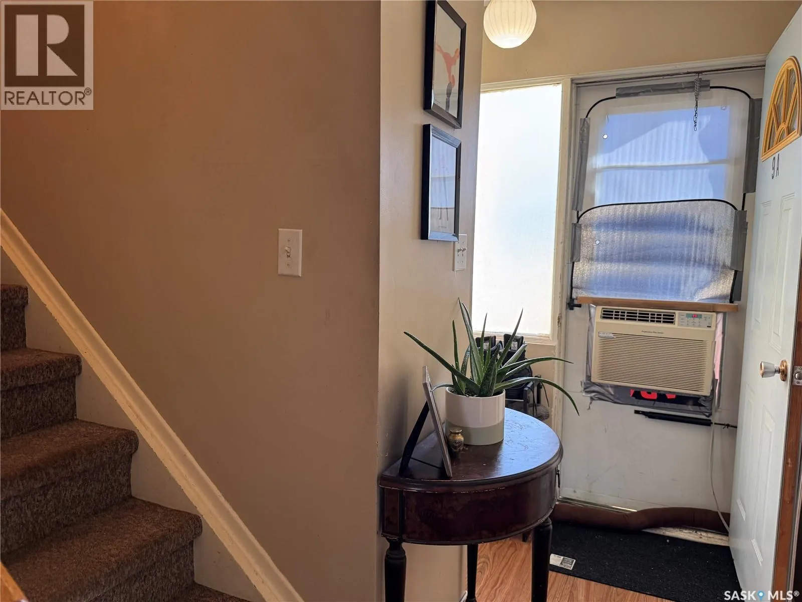 9A & 9B Maple PLACE