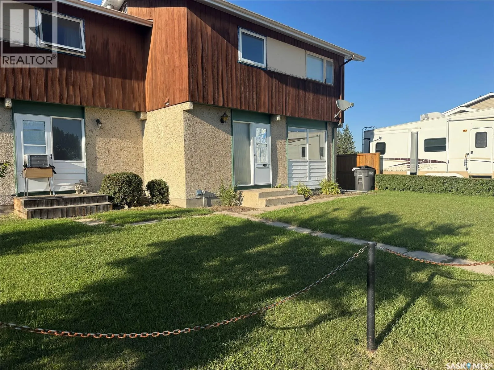 9A & 9B Maple PLACE