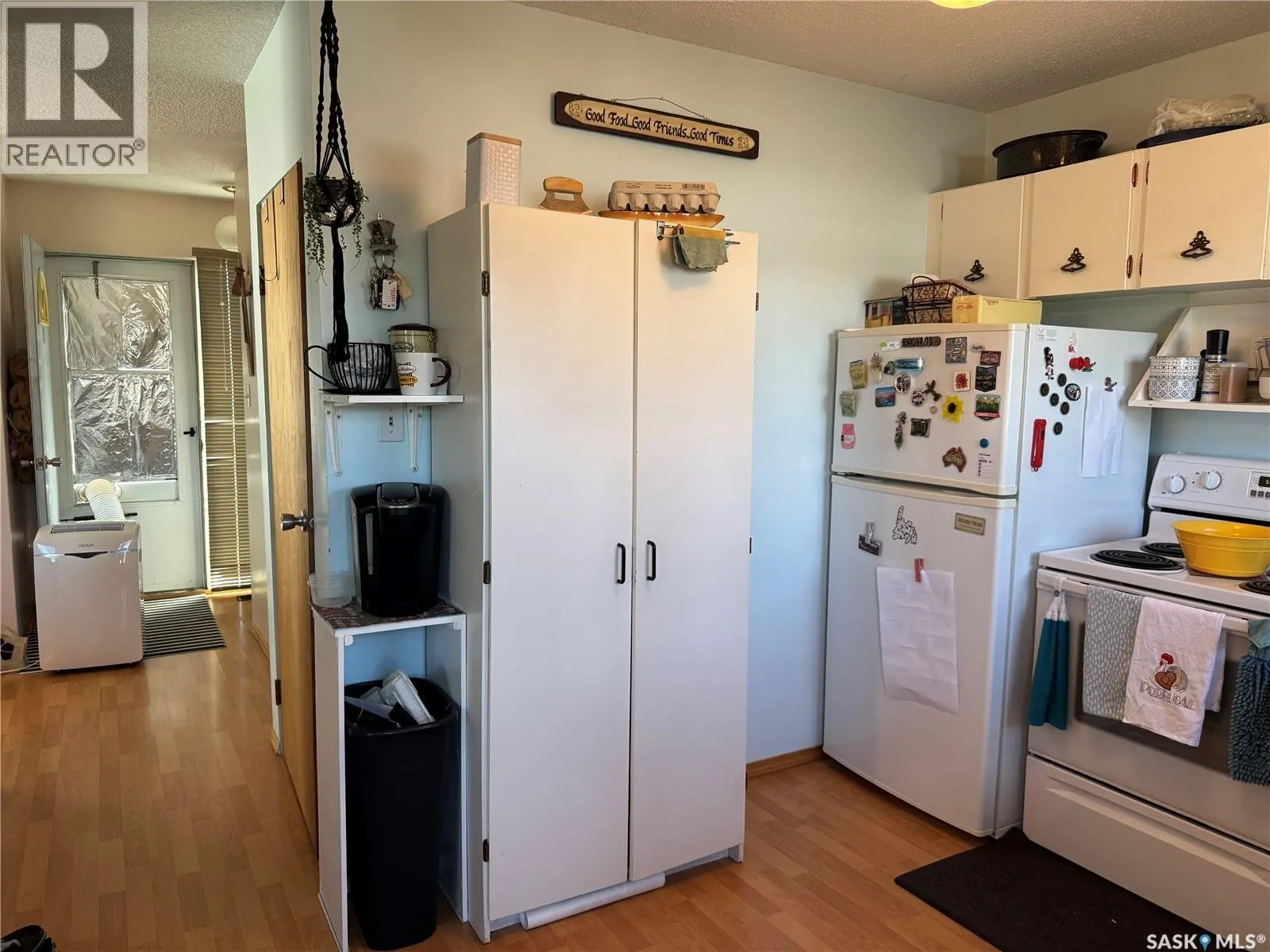 9A & 9B Maple PLACE