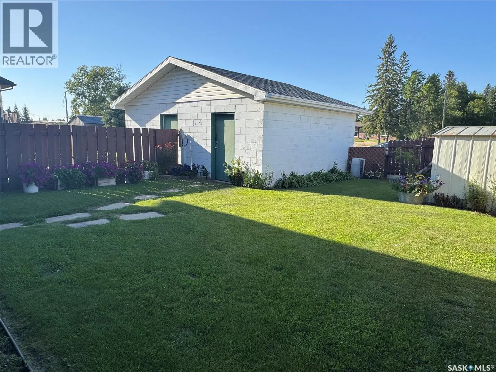 9A & 9B Maple PLACE