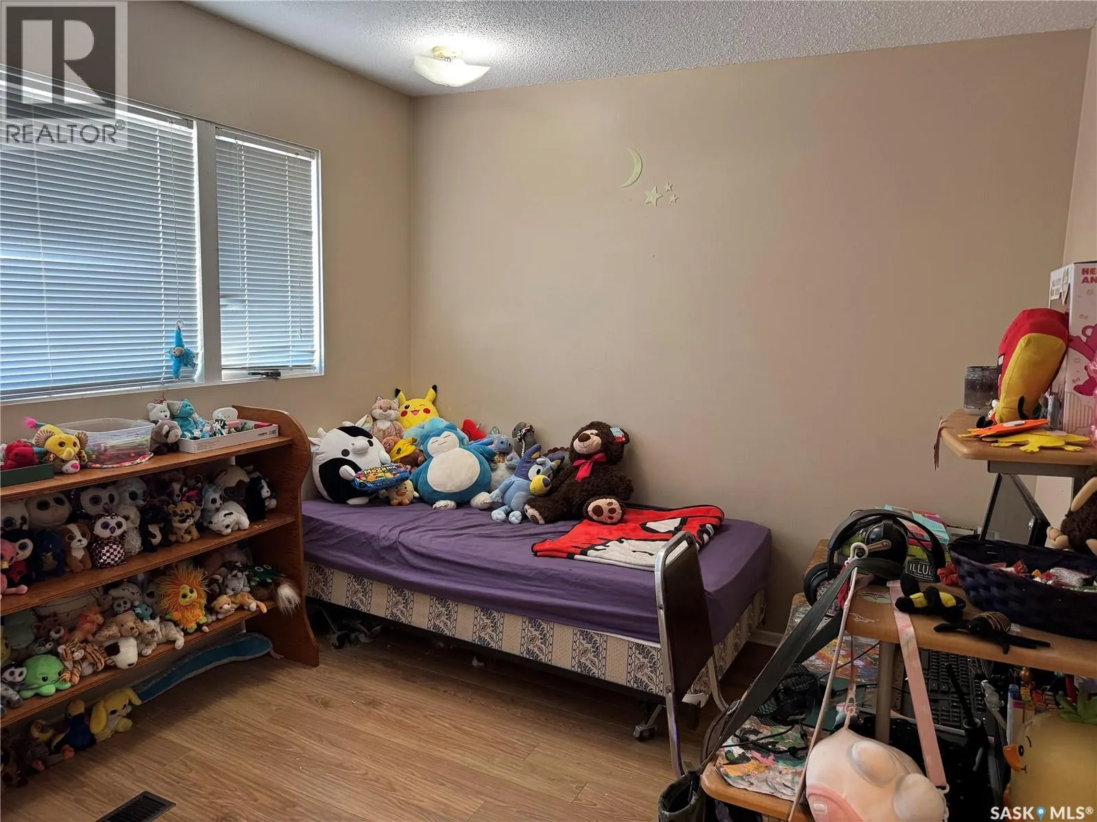 9A & 9B Maple PLACE