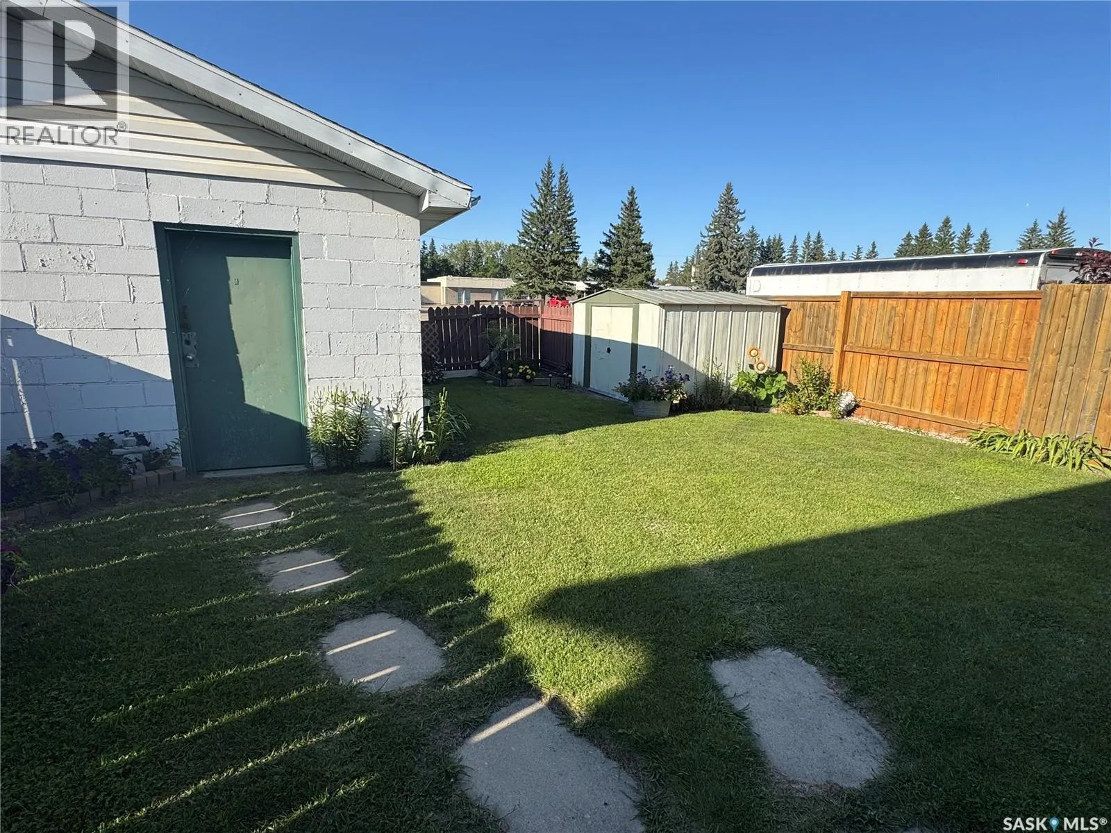 9A & 9B Maple PLACE