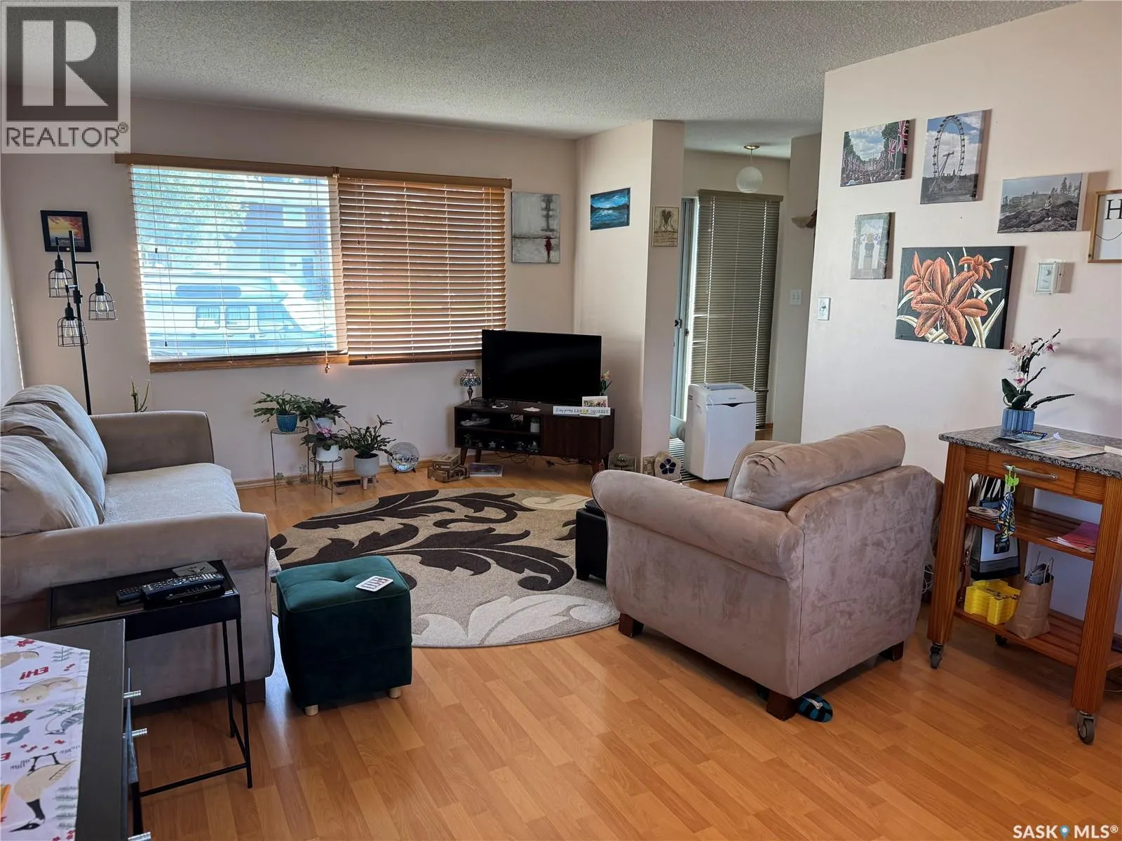 9A & 9B Maple PLACE