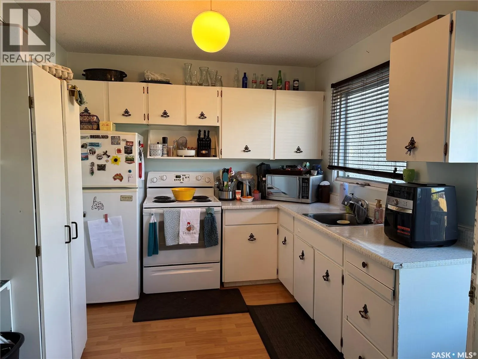 9A & 9B Maple PLACE