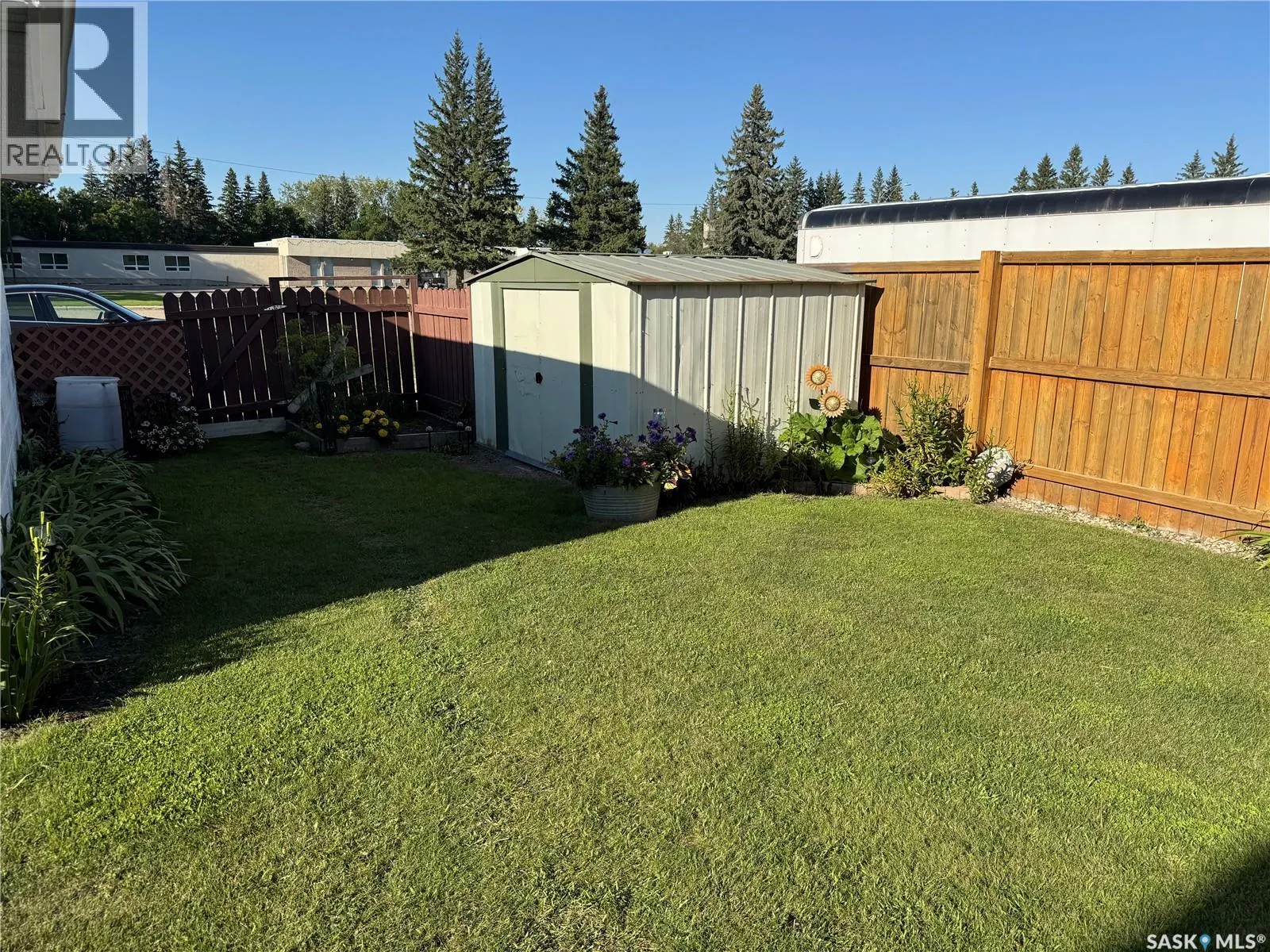 9A & 9B Maple PLACE