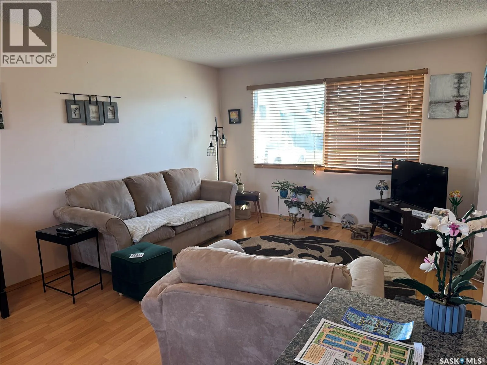 9A & 9B Maple PLACE